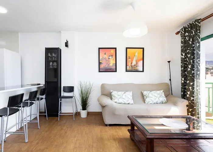 Apartment 2 Bd By The Sea In