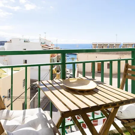 Apartment 2 Bd By The Sea In